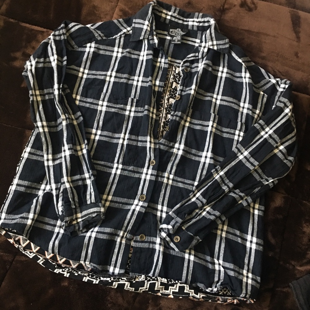 🆕 FLANNEL, Tribal Patterned Print on the Back